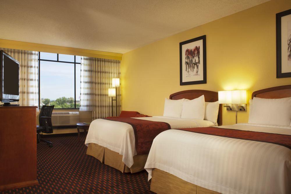 Courtyard Louisville Airport Екстериор снимка