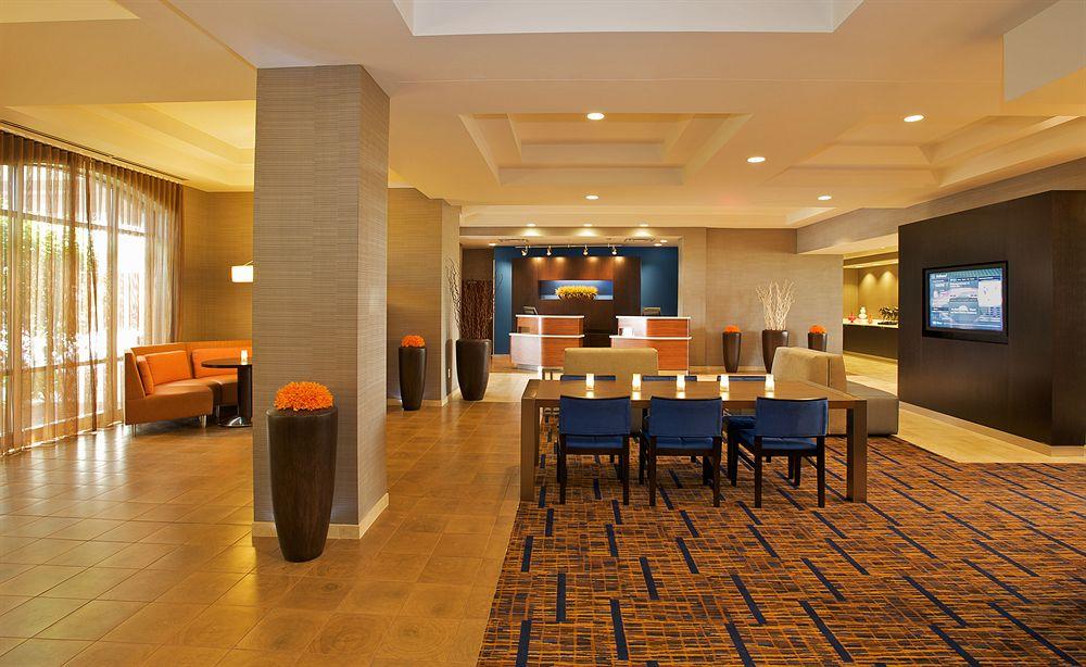 Courtyard Louisville Airport Екстериор снимка