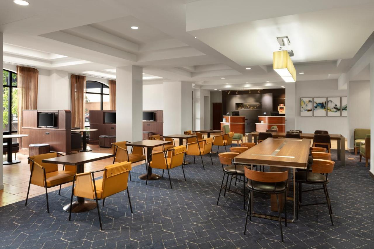 Courtyard Louisville Airport Екстериор снимка