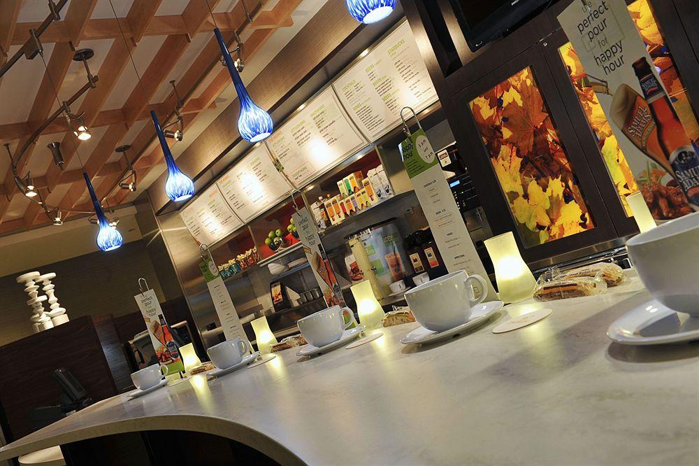 Courtyard Louisville Airport Екстериор снимка