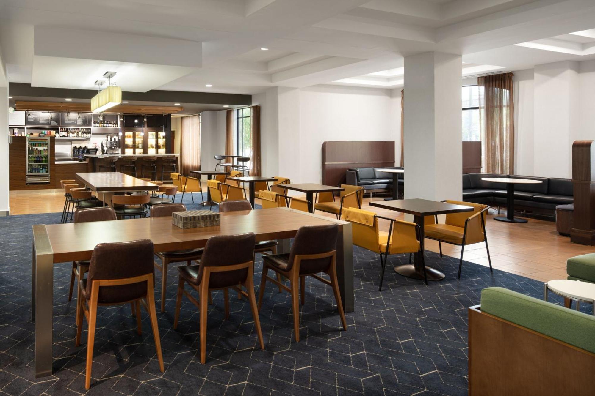 Courtyard Louisville Airport Екстериор снимка